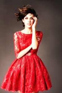 червена дантела рокля4