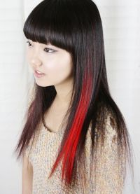червени нишки на тъмна коса 6