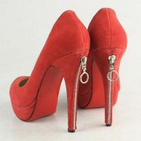 Czerwone zamszowe buty 2