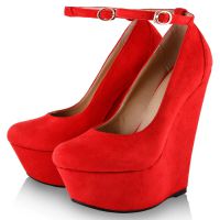Czerwone zamszowe buty 5