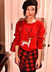червен пуловер с елени9