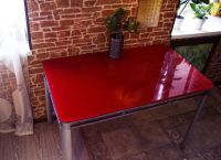 czerwony stół 5