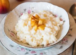 okusna riževa kaša z mlekom v počasnem kuhalniku
