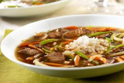 zupa ryżowa z wołowiny i zielonej fasoli
