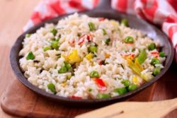 riž, olupljen z zelenjavo