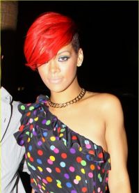 Rihanna účesy 1