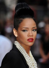 Rihanna má účesy 4