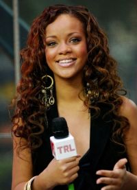 Rihanna má účesy 6