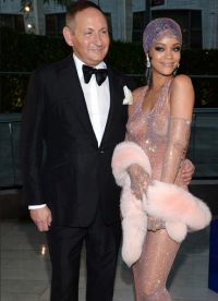 Rihanna v prozorni obleki 2014 1