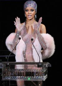 Rihanna w przezroczystej sukience 2014 8