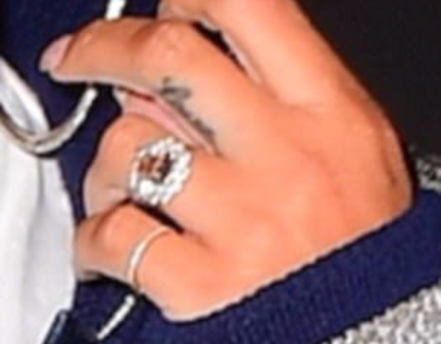Бриллиантовое кольцо Рианны