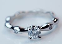 дијамантски прстен од белог злата3