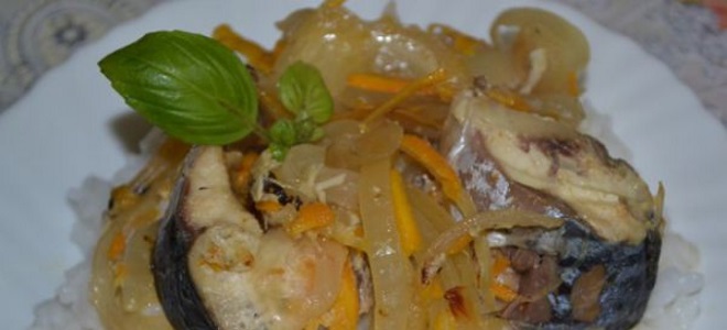 Smažené makrely s cibulí