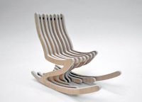 Fotel bujany wykonany z drewna9