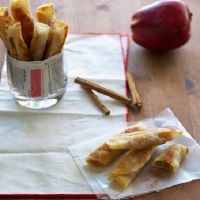 Сладки ролки с ябълки - проста рецепта