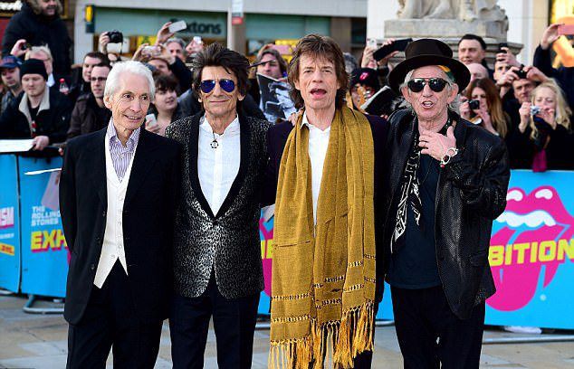 Ронни Вуд с членами Rolling Stones 