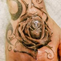 Какво прави роза татуировка 2