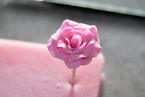 Jak zrobić róże z mastyksu własnymi rękami 5