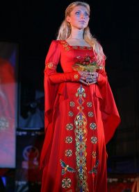 Ruska tradicionalna poročna obleka 5