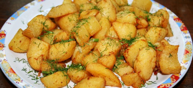 Jak vařit brambory ve venkovském stylu v troubě
