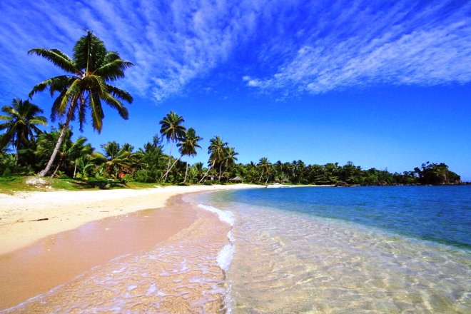 Пляж на острове Нуси-Бураха