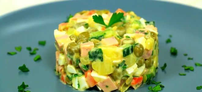 Klasična Olivier salata s kobasicama
