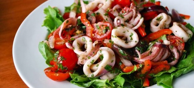 salata s niskim receptom lignje