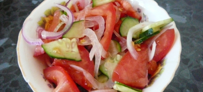Salata od krastavaca i rajčice maslacem