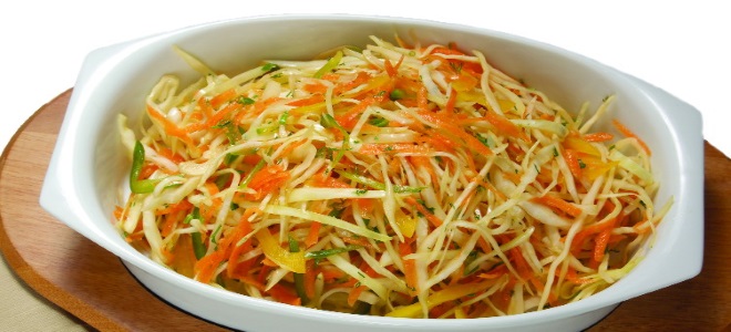 витаминова салата от зеле и моркови