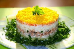 Mimosový salát s makrely