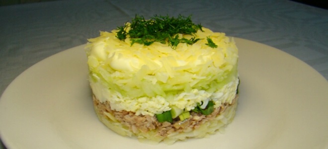 Salata s konzerviranom šljivom i jajašcima