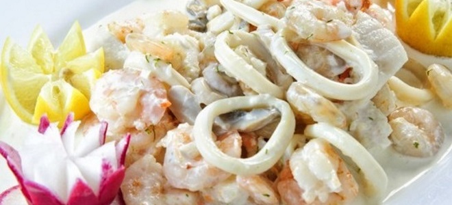 Salata s plodovima mora s Calamari i škampi