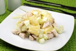 salata od celera i piletine i ananasa