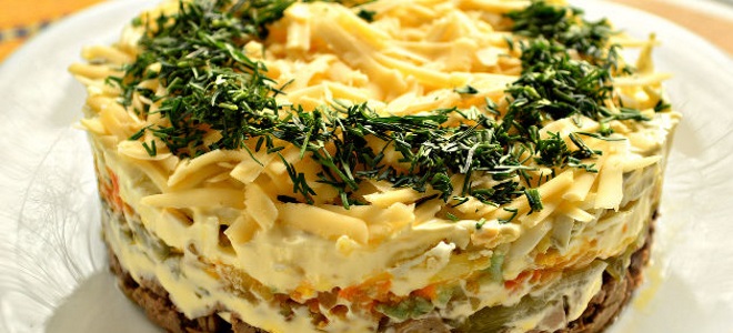 vaječná játra a sýrový salát