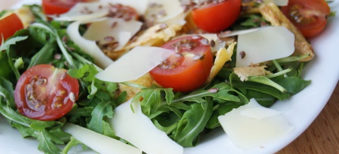 Salata s raketnom salatom