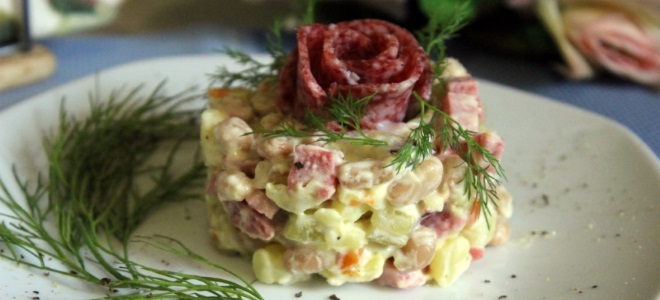 salata s krumpirom grahom i kobasicama