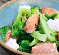 kako narediti brokoli in ribjo solato