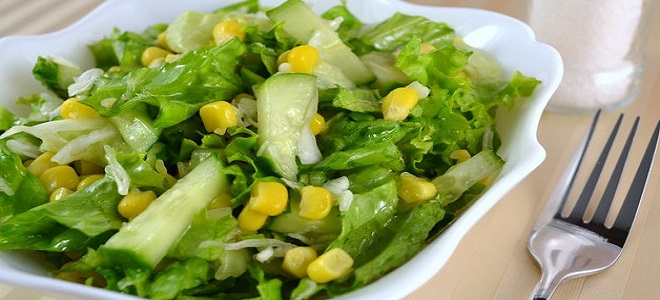 Jednostavna salata s konzerviranim kukuruzom