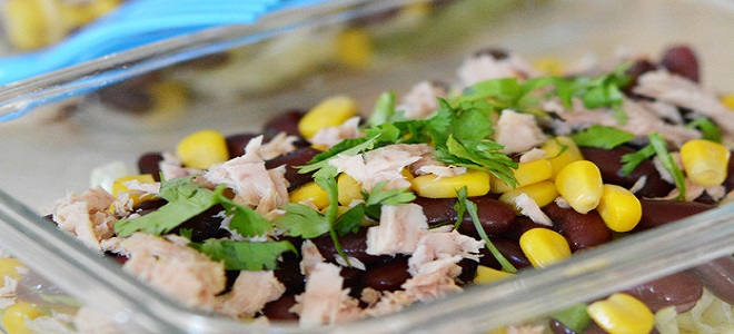 Tuna i salata od crvenog graha