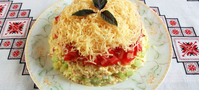 Salata "Nežnost" s paličicami in paradižniki