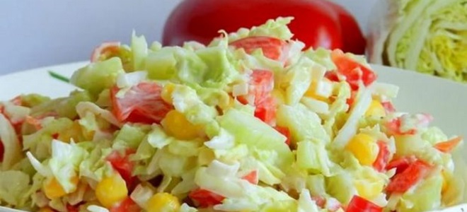 Korizmena salata s štapićima od rakova