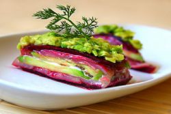 salata s avokadom gljiva haringa