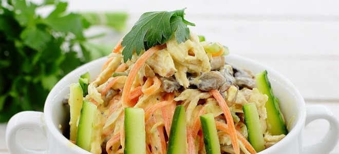 Salata s gljivama i korejskim mrkvom