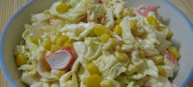 Crab salata s kupusom i kukuruzom