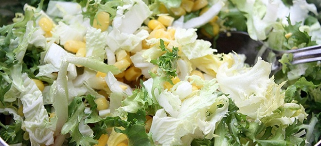 Korizmena salata s kineskim kupusom i kukuruzom
