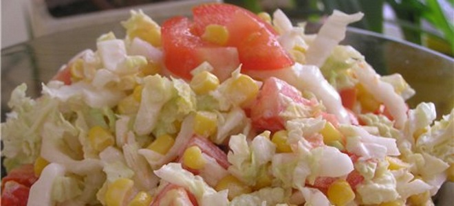 salata s kineski kupus, kukuruz i rajčice