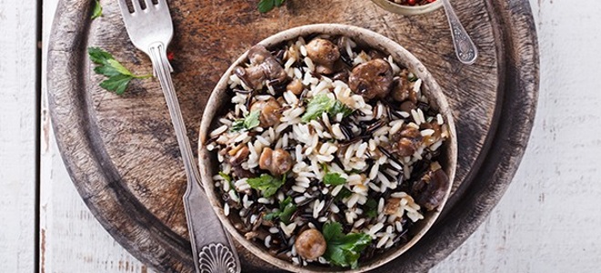 salata od lana s rižom i gljivama