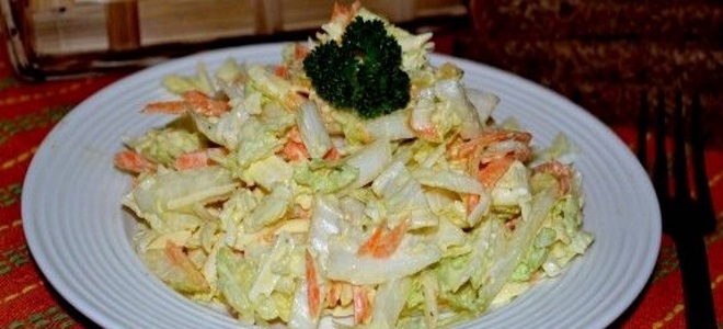 salata od kupusa s kobasicama