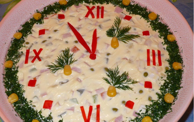как да украсите салатите за новата година