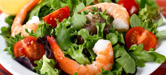 Palačinkový salát s krevetami